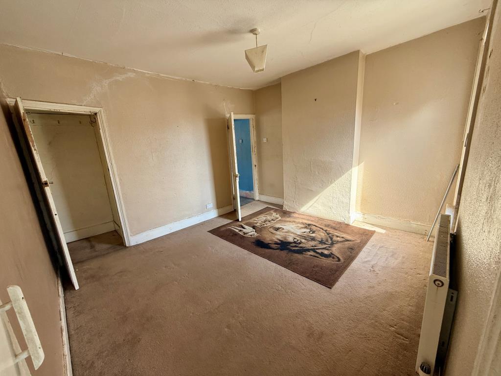 Lot: 97 - MID-TERRACE HOUSE FOR IMPROVEMENT - Bedroom two